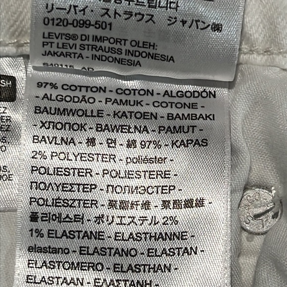 NWOT Levi’s 501 Distressed Shorts - Picture 9 of 12